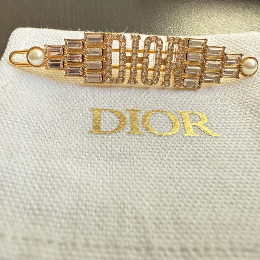 DIOR VINITAGE AUTHENTIC HAIR CLIP IN DIOR POUCH.